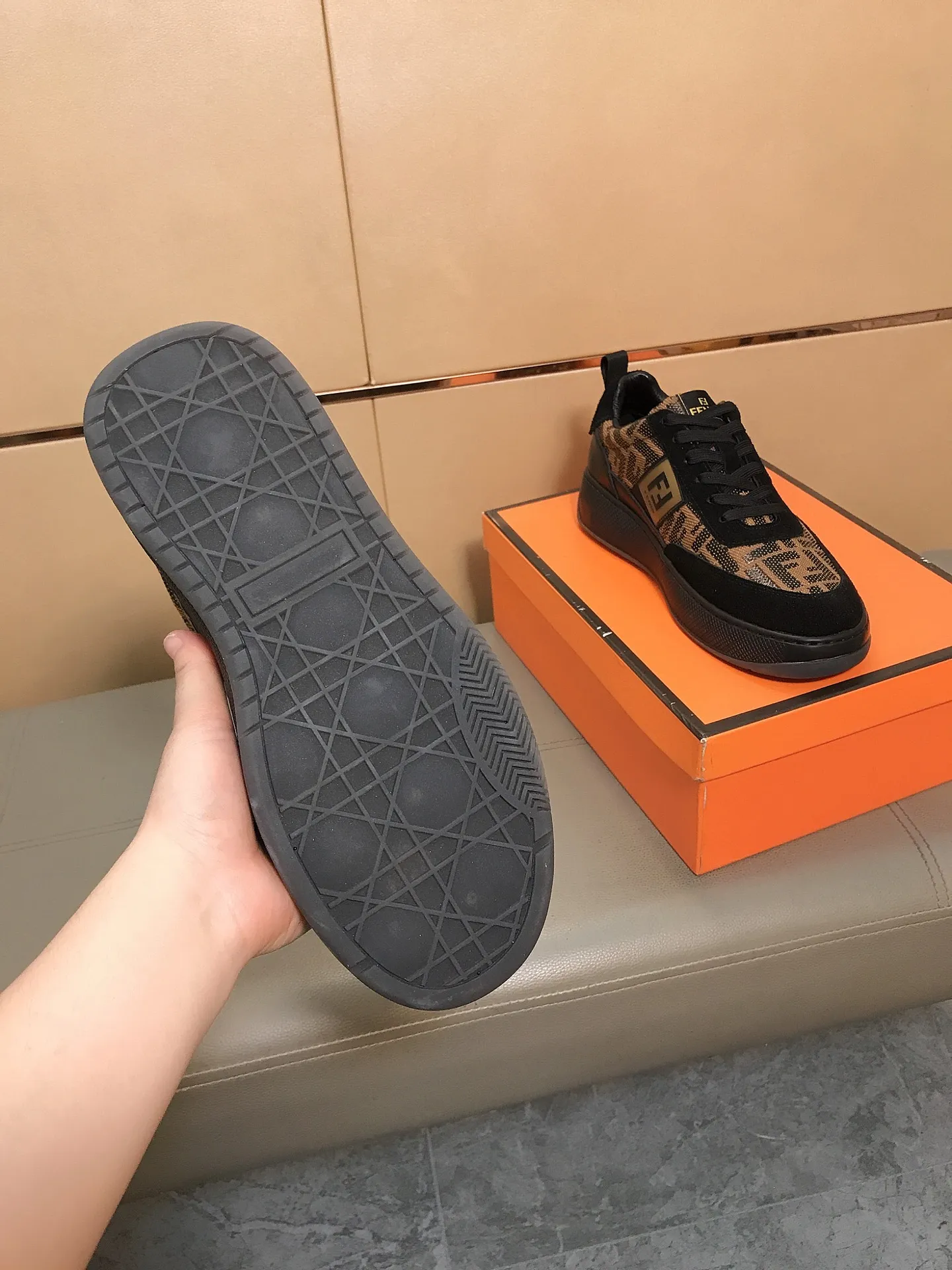Ex-factory price 420 🔆🔆👉Fendi [Fendi] Men's new low-cut casual shoes are on the market🔥The shoe body is made of brand-specific printed fabric nubuck leather, with sheepskin lining for feet, breathable and does not cover the feet! Fashionable casual shoes 🙈Outsole is ultra-light, non-slip and wear-resistant👣 Standard size 38-44